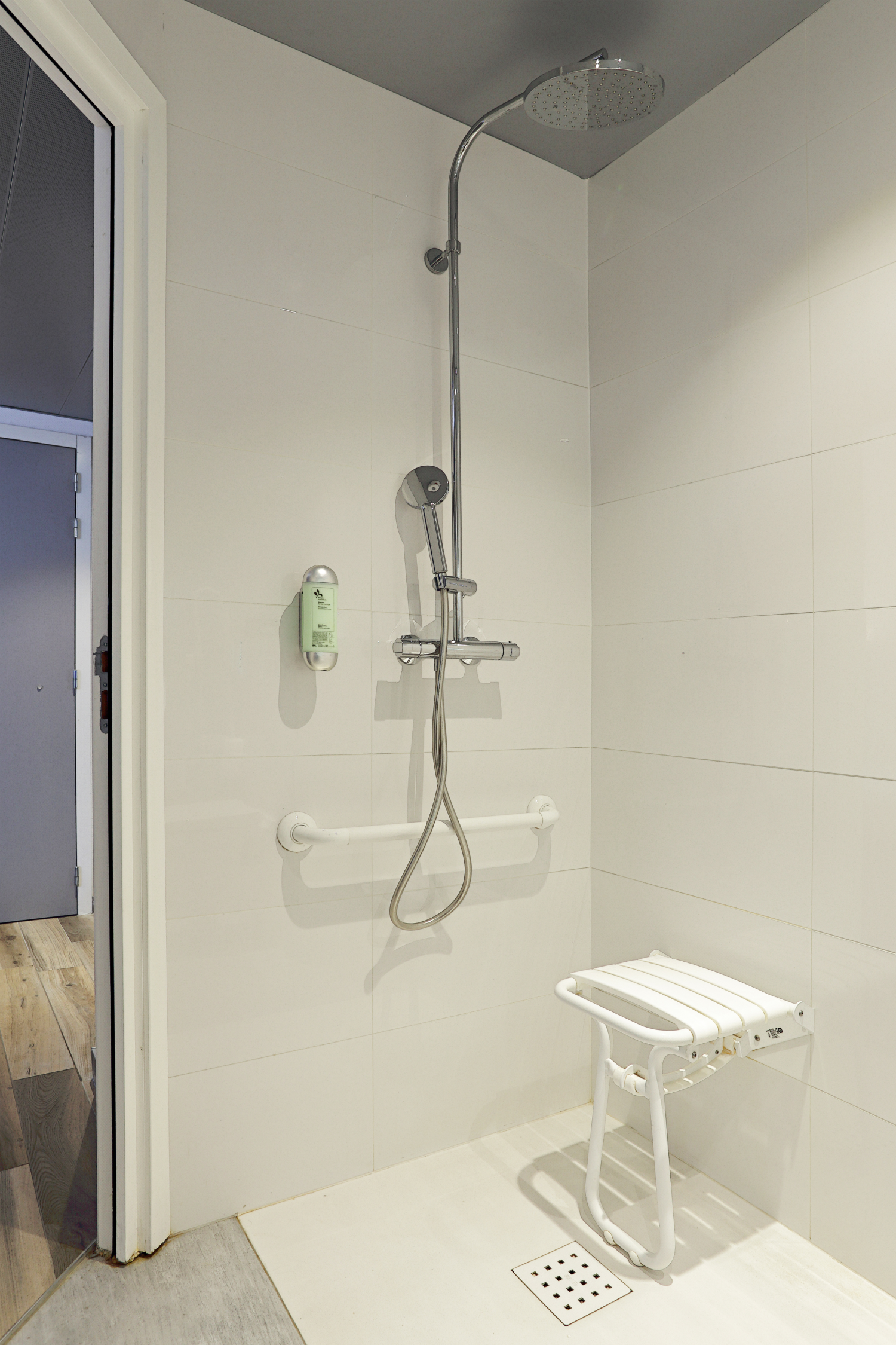 douche italienne aide pmr agelec